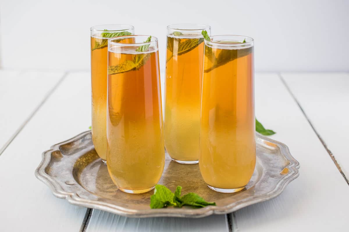 This Early Grey ginger spritzer is a light, refreshing summery drink made of just Earl Grey tea and non alcoholic ginger beer. A simple 2 ingredient drink perfect for sipping on those warmer days or evenings as the sun goes down.