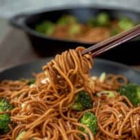 Swirling noodles onto chopsticks